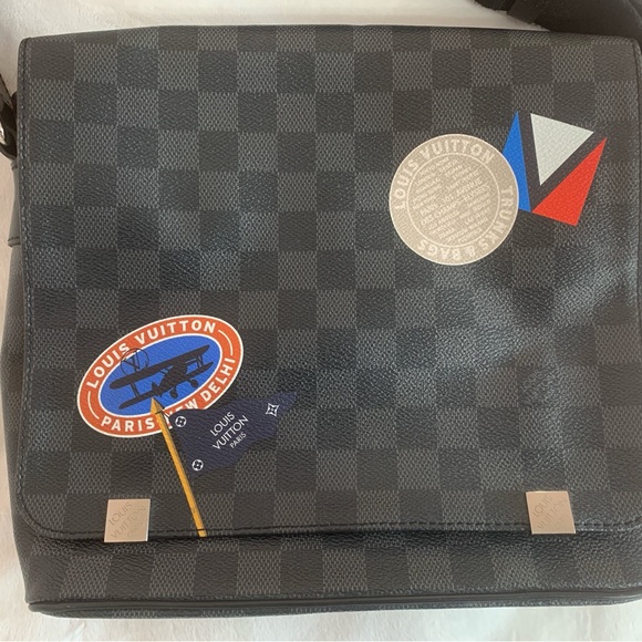 Louis Vuitton damier limited edition messenger bag - Picture 14 of 15